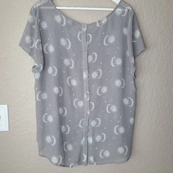 Torrid Gray Sun and Moon Blouse - Picture 5 of 7